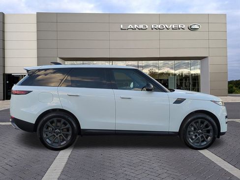 New 2025 Land Rover Range Rover Sport SE image 4