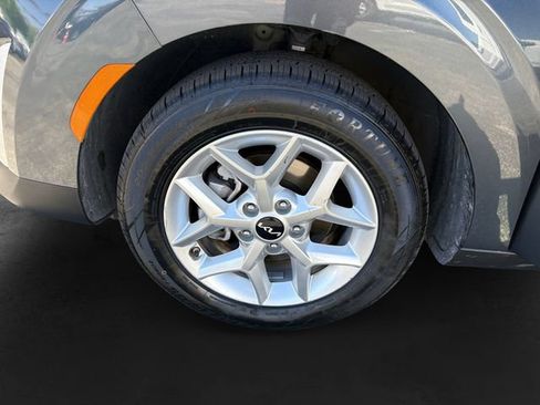 Used 2025 Kia Soul LX w/ LX Technology Package FWD image 11