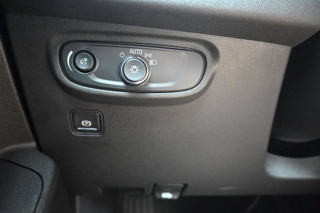 Used 2024 GMC Terrain SLE AWD/4WD image 16
