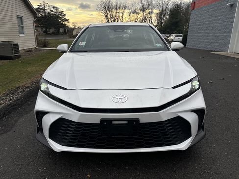 Used 2025 Toyota Camry SE image 9