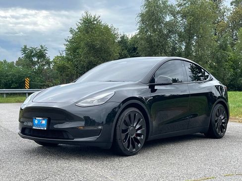 Used 2022 Tesla Model Y Performance AWD/4WD image 3