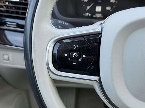 Used 2016 Volvo XC90 T6 Momentum w/ Momentum Plus Package AWD/4WD image 9