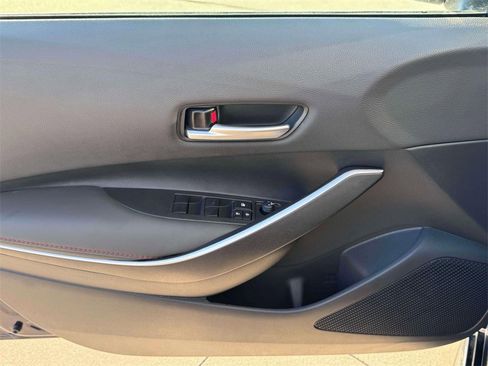 Used 2025 Toyota Corolla SE image 9