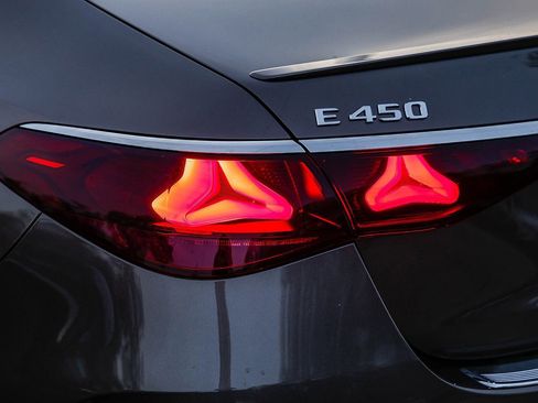 New 2026 Mercedes-Benz E 450 4MATIC Sedan image 8