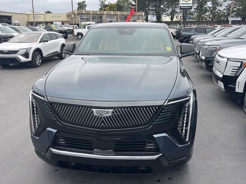 Used 2025 Cadillac Escalade IQ Sport 2 AWD/4WD image 8