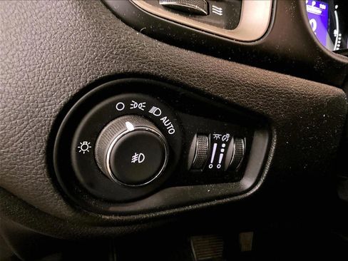 Used 2016 Jeep Renegade Latitude w/ Popular Equipment Group AWD/4WD image 30