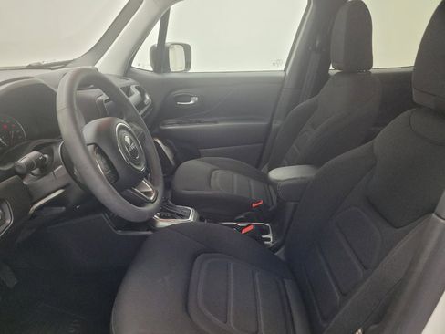 Used 2022 Jeep Renegade Latitude AWD/4WD image 17