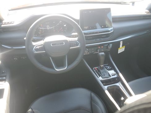 New 2026 Jeep Compass Latitude image 7