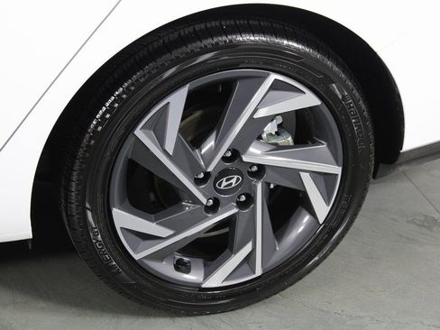 Certified 2025 Hyundai Elantra SEL image 12