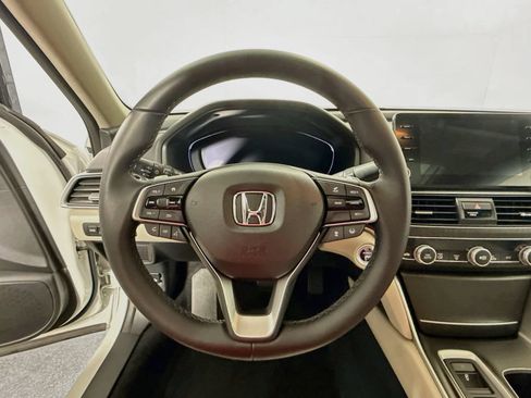 Used 2019 Honda Accord Touring image 11