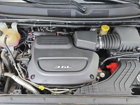 Used 2018 Chrysler Pacifica Touring-L image 31