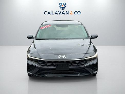 Used 2025 Hyundai Elantra SE w/ Cargo Package FWD image 2