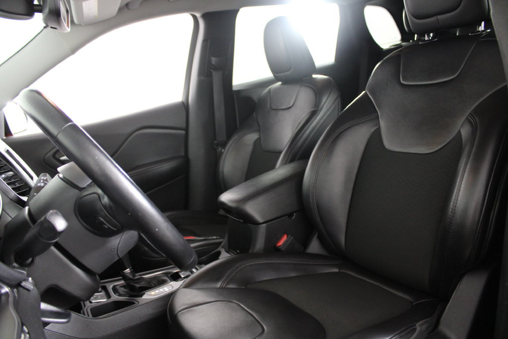 Used 2021 Jeep Cherokee Latitude Plus FWD image 17