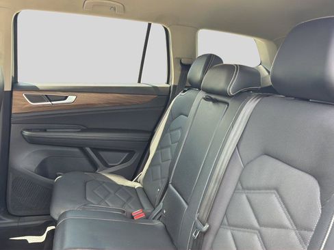 Used 2024 Volkswagen Atlas SE AWD/4WD image 19