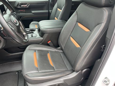 Used 2025 GMC Sierra 1500 AT4 w/ AT4 Premium Package AWD/4WD image 18
