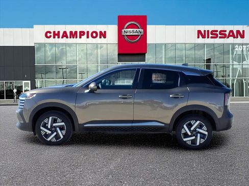 Used 2025 Nissan Kicks SV image 4