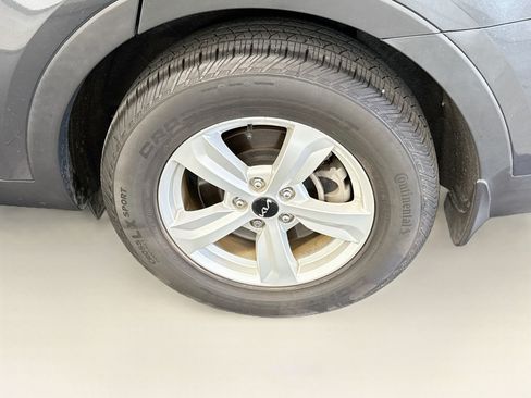 Used 2024 Kia Sorento LX FWD image 11