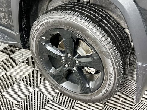 Used 2025 Jeep Grand Cherokee Limited w/ Black Appearance Package image 39