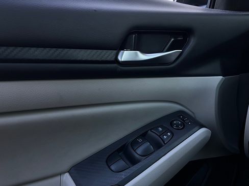 Used 2025 Nissan Altima 2.5 SV image 20