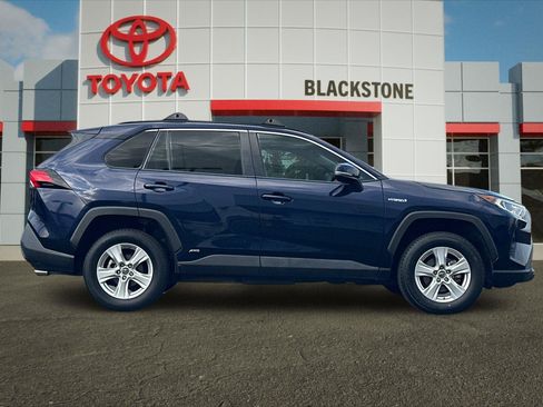 Certified 2019 Toyota RAV4 XLE w/ Convenience Package AWD/4WD image 2