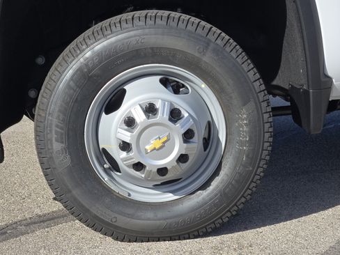 New 2026 Chevrolet Silverado 3500 W/T image 9