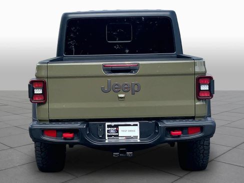 Used 2025 Jeep Gladiator Rubicon w/ Convenience Group AWD/4WD image 6