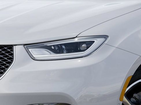 New 2026 Chrysler Pacifica Pinnacle w/ Trailer Tow Group AWD/4WD image 14