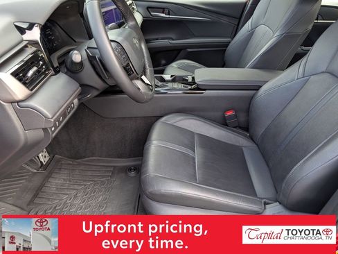Used 2025 Toyota Camry XSE FWD image 9