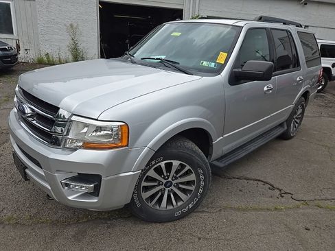 Used 2017 Ford Expedition XLT AWD/4WD image 3