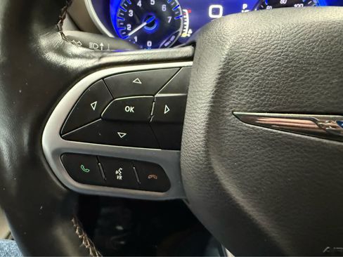 Used 2019 Chrysler Pacifica Touring-L Plus w/ Advanced Safetytec Group image 10