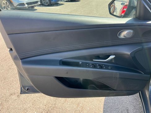 Used 2025 Hyundai Elantra SEL image 18