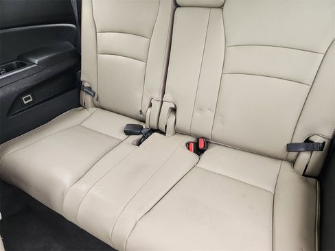 Used 2020 Honda Pilot Touring image 33