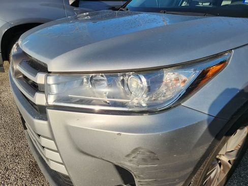 Used 2018 Toyota Highlander LE FWD image 6