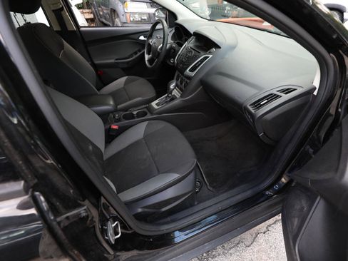 Used 2014 Ford Focus SE FWD image 10