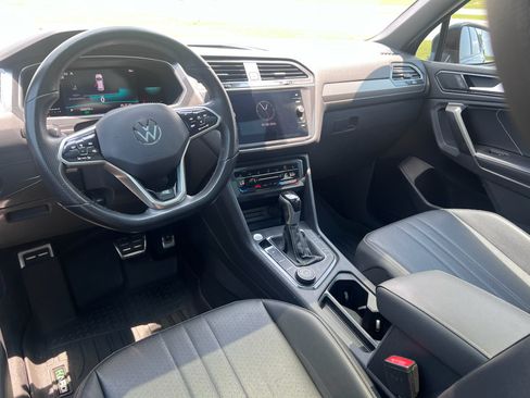 Used 2023 Volkswagen Tiguan SE R-Line AWD/4WD image 18