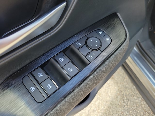 Certified 2025 Nissan Kicks SV FWD image 17