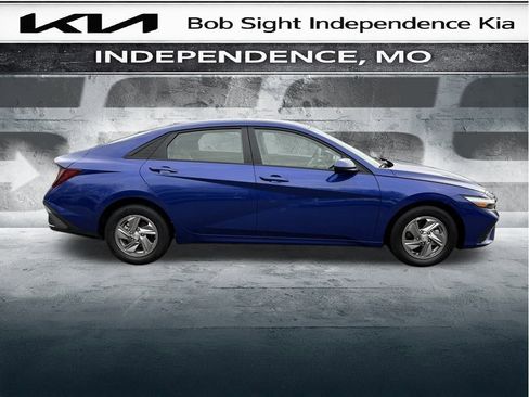 Used 2024 Hyundai Elantra SE image 12