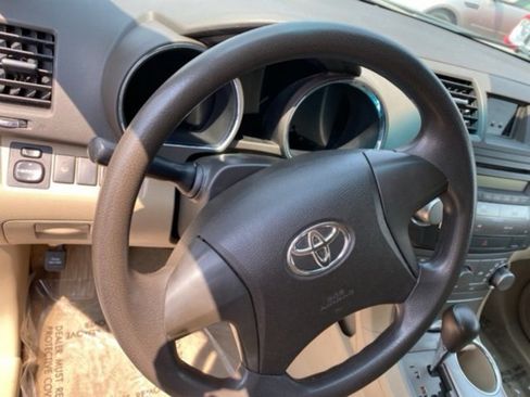 Used 2010 Toyota Highlander 4WD image 9