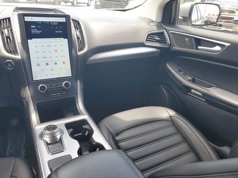 Used 2022 Ford Edge SEL image 16