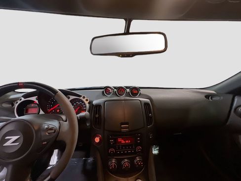 Used 2020 Nissan 370Z Coupe RWD image 16