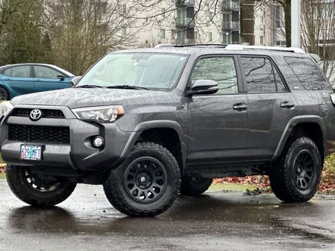 Used 2017 Toyota 4Runner SR5 Premium image 1