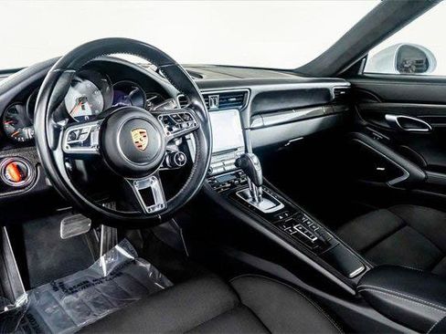 Used 2019 Porsche 911 Carrera 4S AWD/4WD image 2
