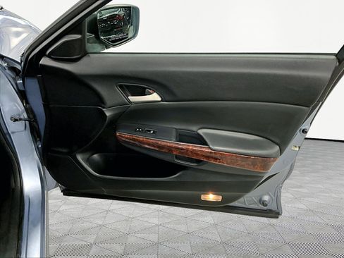 Used 2010 Honda Crosstour EX image 28