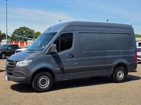 Used 2019 Mercedes-Benz Sprinter 144 image 19