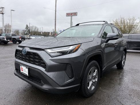 Certified 2022 Toyota RAV4 XLE image 4