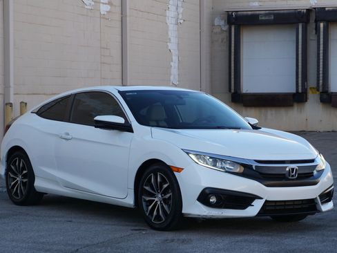 Used 2017 Honda Civic EX-T image 3