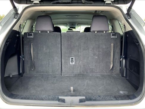 Certified 2024 Toyota Highlander LE image 34