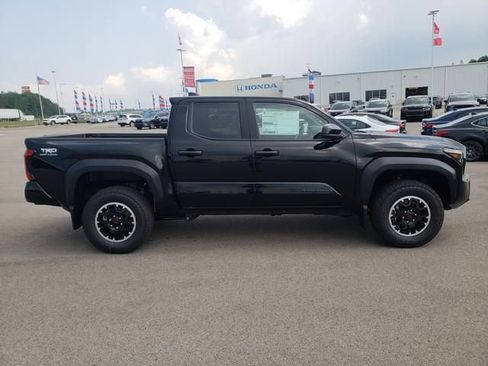 New 2025 Toyota Tacoma TRD Off-Road AWD/4WD image 4