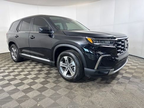 Used 2025 Honda Pilot EX-L image 2