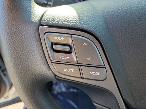 Used 2018 Hyundai Santa Fe SE FWD image 19